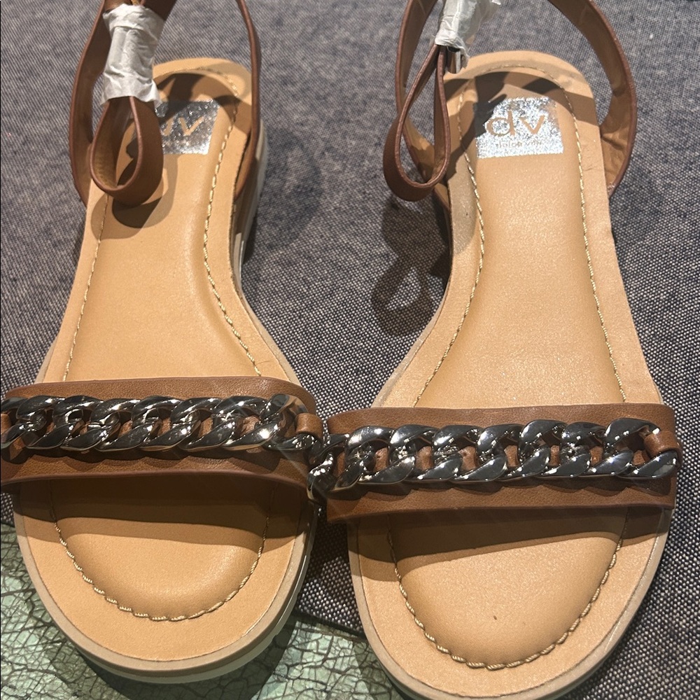 DV by Dolce Vita Fetch Ankle Buckle Small Wedge Chain Accent Sandal NWOT Size 8 - Picture 4 of 4